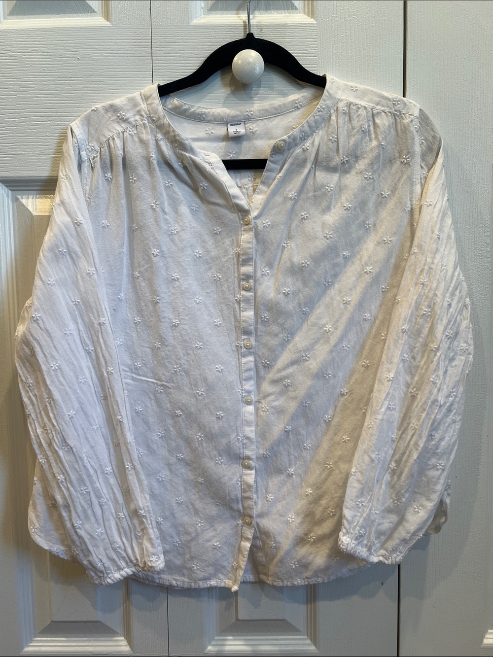 Old Navy White Embroidered Floral Button-Front Top